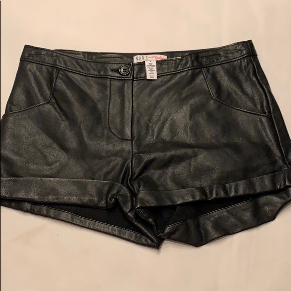 impulse Pants - Faux leather black shorts 2